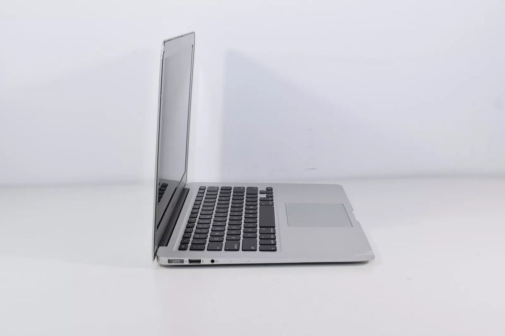 Apple (Renewed) MacBook Air A1466 13.3-inch Laptop (Core i7/8GB/128GB/Sierra/Integrated Graphics), Silver