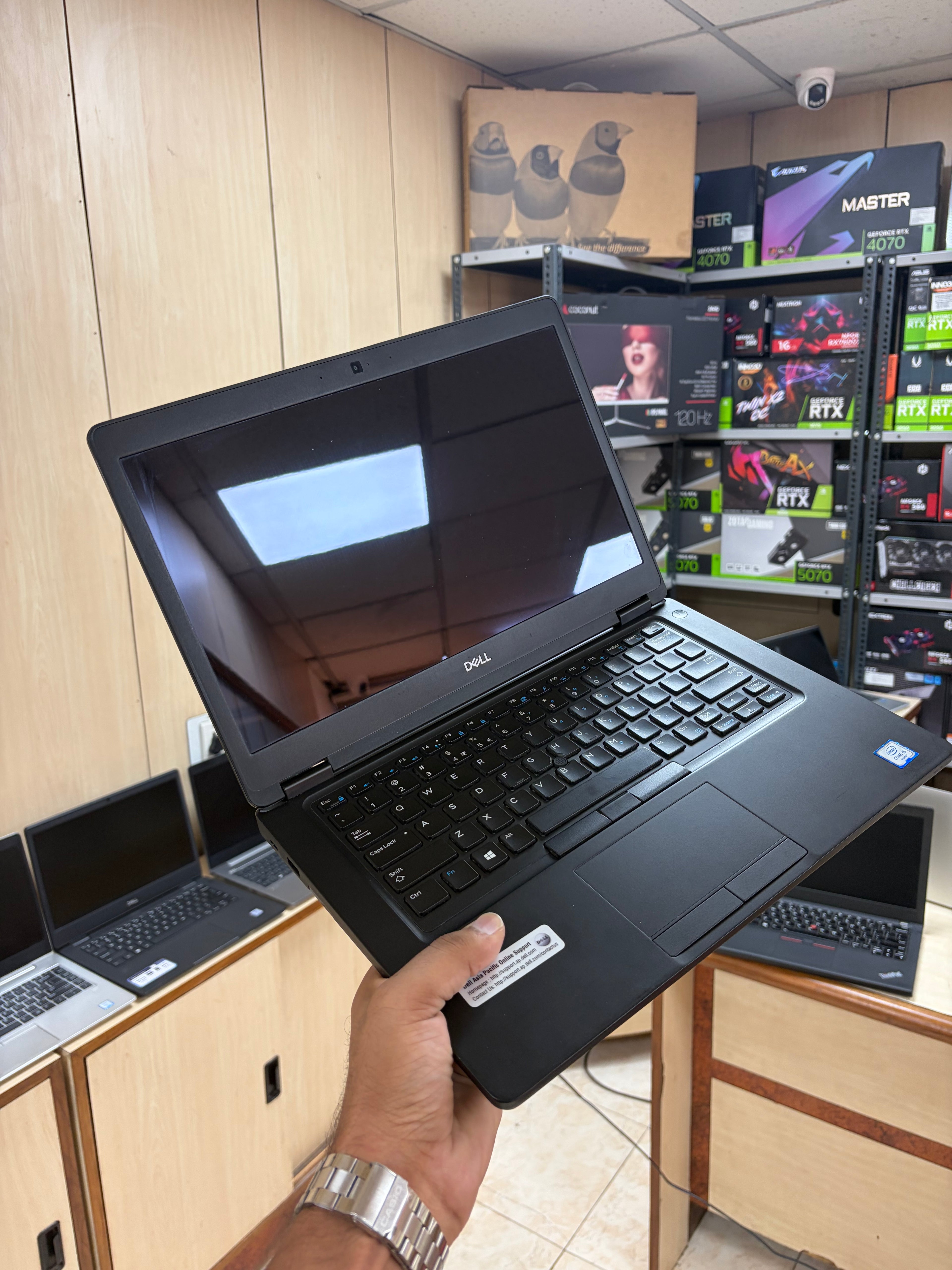 Refurbished Dell Latitude 5490 Touchscreen (Core i5 8th Gen | 8GB RAM | 256GB SSD) – Big PC Bazaar