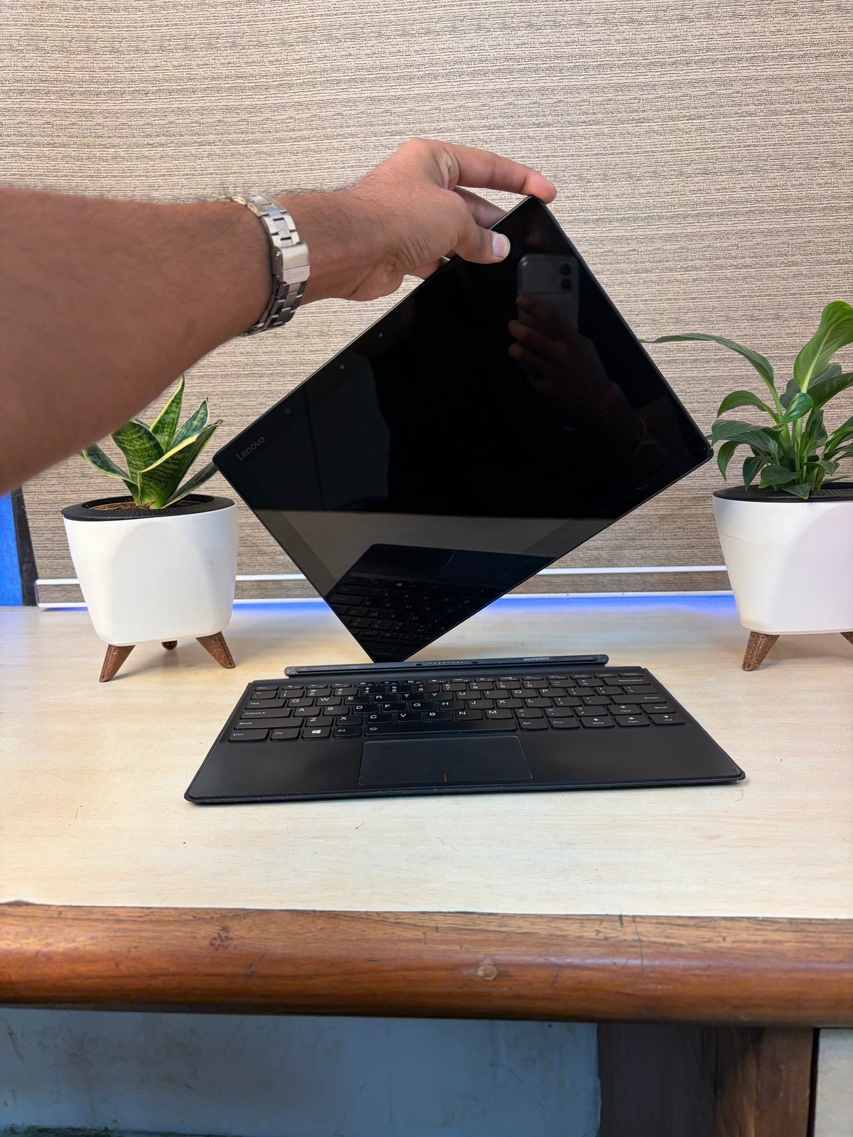 Refurbished Lenovo 2-in-1 Detachable Touchscreen Laptop/Tablet)  (Core i5 7th Gen | 8GB RAM | 256GB SSD) – Big PC Bazaar
