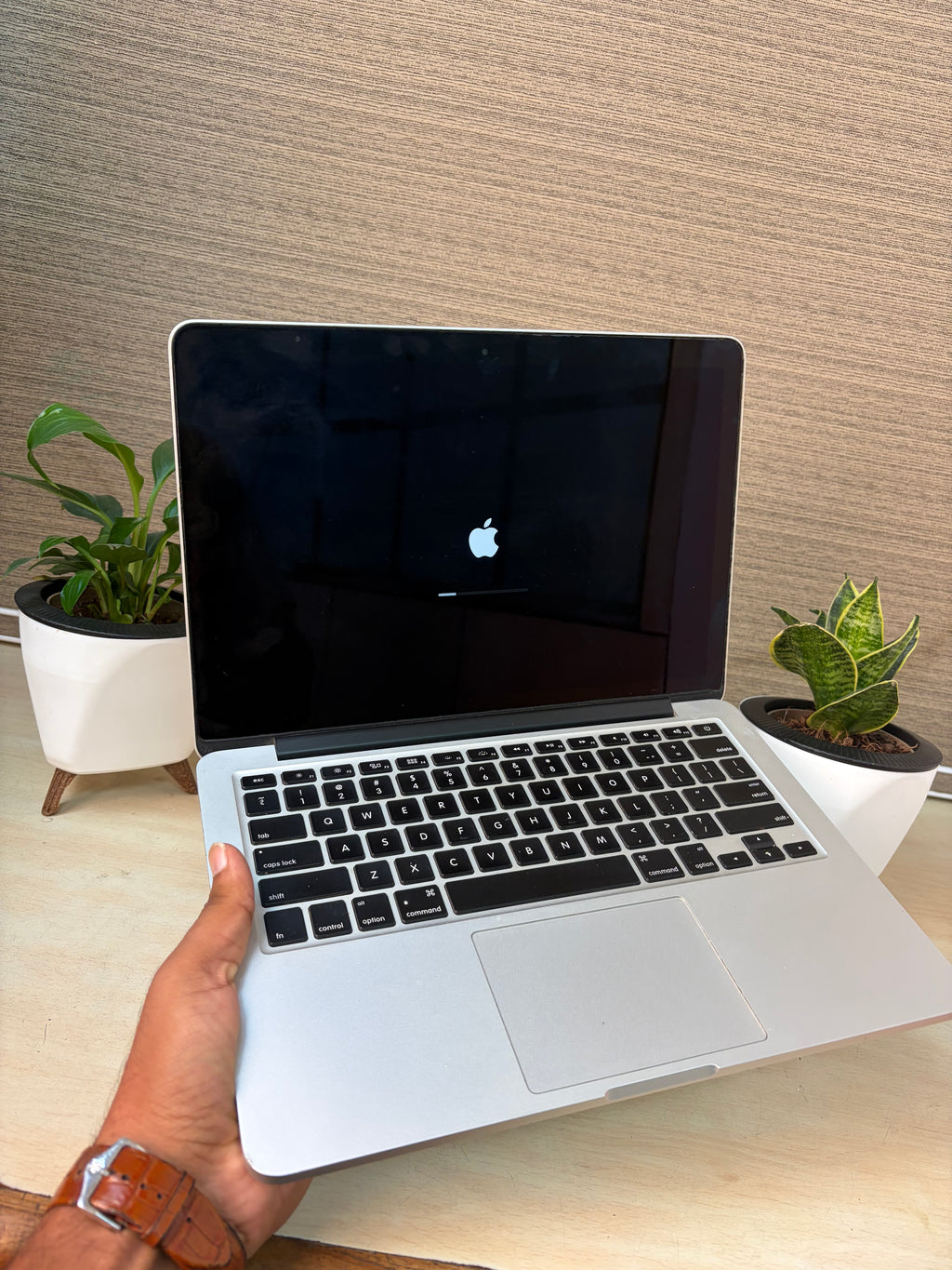 Refurbished Apple MacBook Pro 13-inch 2015 A1502 (Core i5 | 8GB RAM | 256GB SSD) – Big PC Bazaar